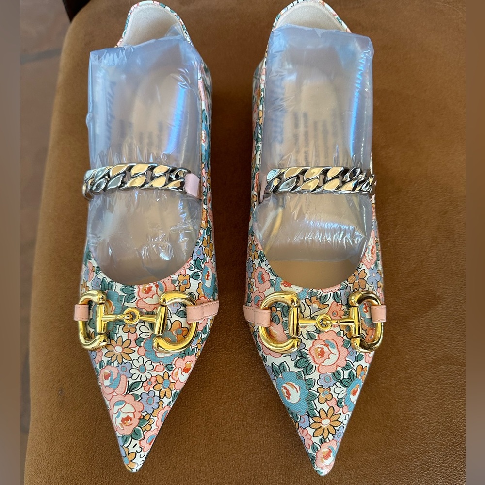 COPY - Gorgeous floral print flat with chain and signature horse-bit